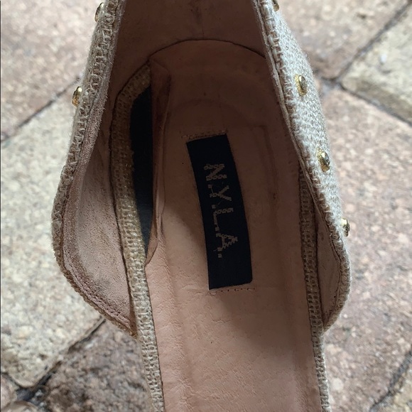 Pretty gold beige heels. - Picture 7 of 8